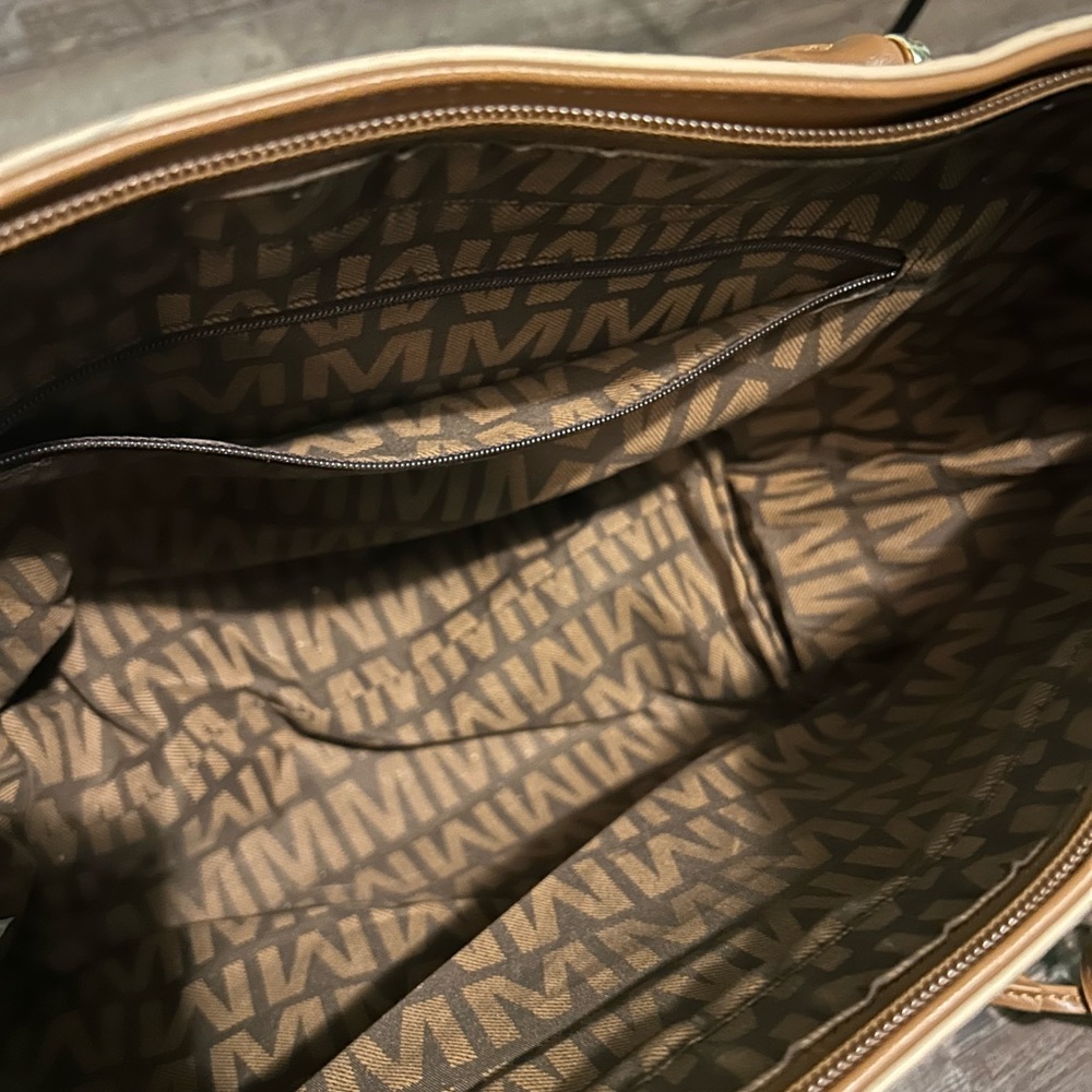 Milani Beige and Brown MM Logo Shoulder Bag - Picture 3 of 4